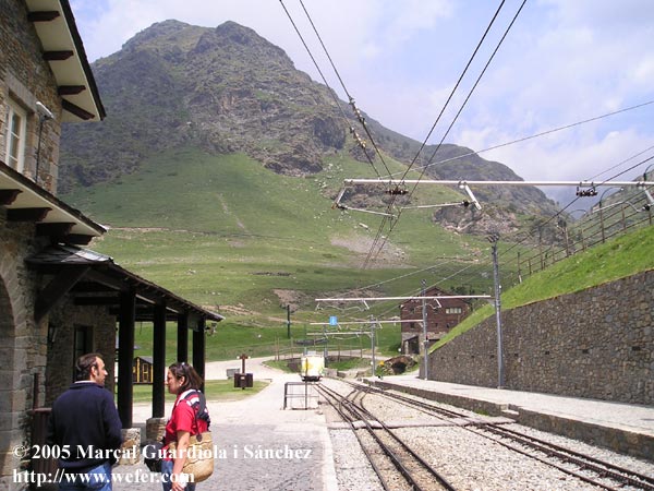 Un &quot;petit&quot; túnel a partir d'aquí, i em un moment enllaçaria amb la línia del tren groc. És per pensar-s'ho...