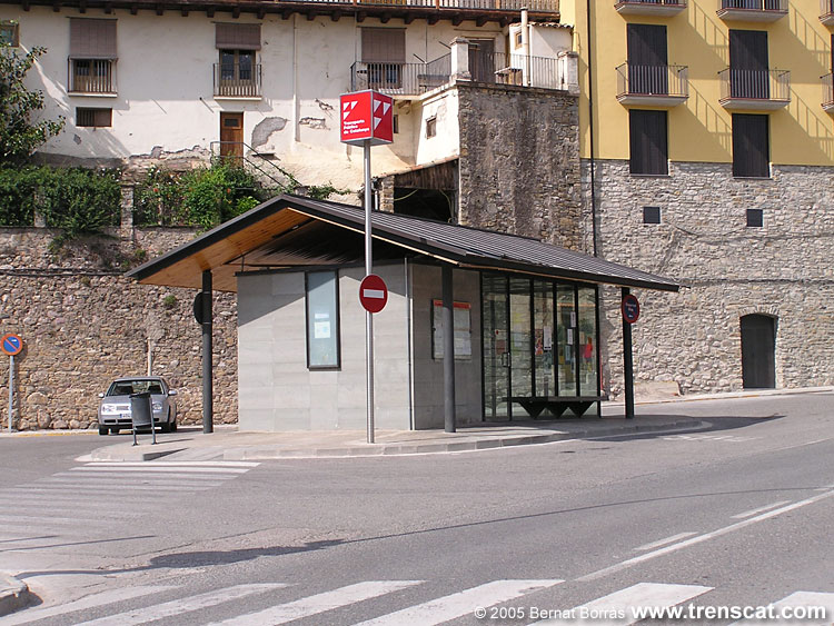 Petita estació d'autobusos de La Pobla de Segur. Crec que és el primer cop que fotografiava una estació de busos :D