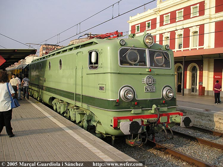 Primer objectiu: sortida del tren históric amb la locomotora Alsthom sèrie 276 des de Badalona fins a Portbou