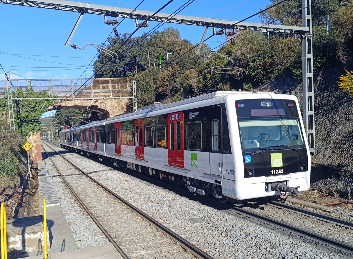 El 112.03 sortint de baixador de Vallvidrera. Foto Brill ROF